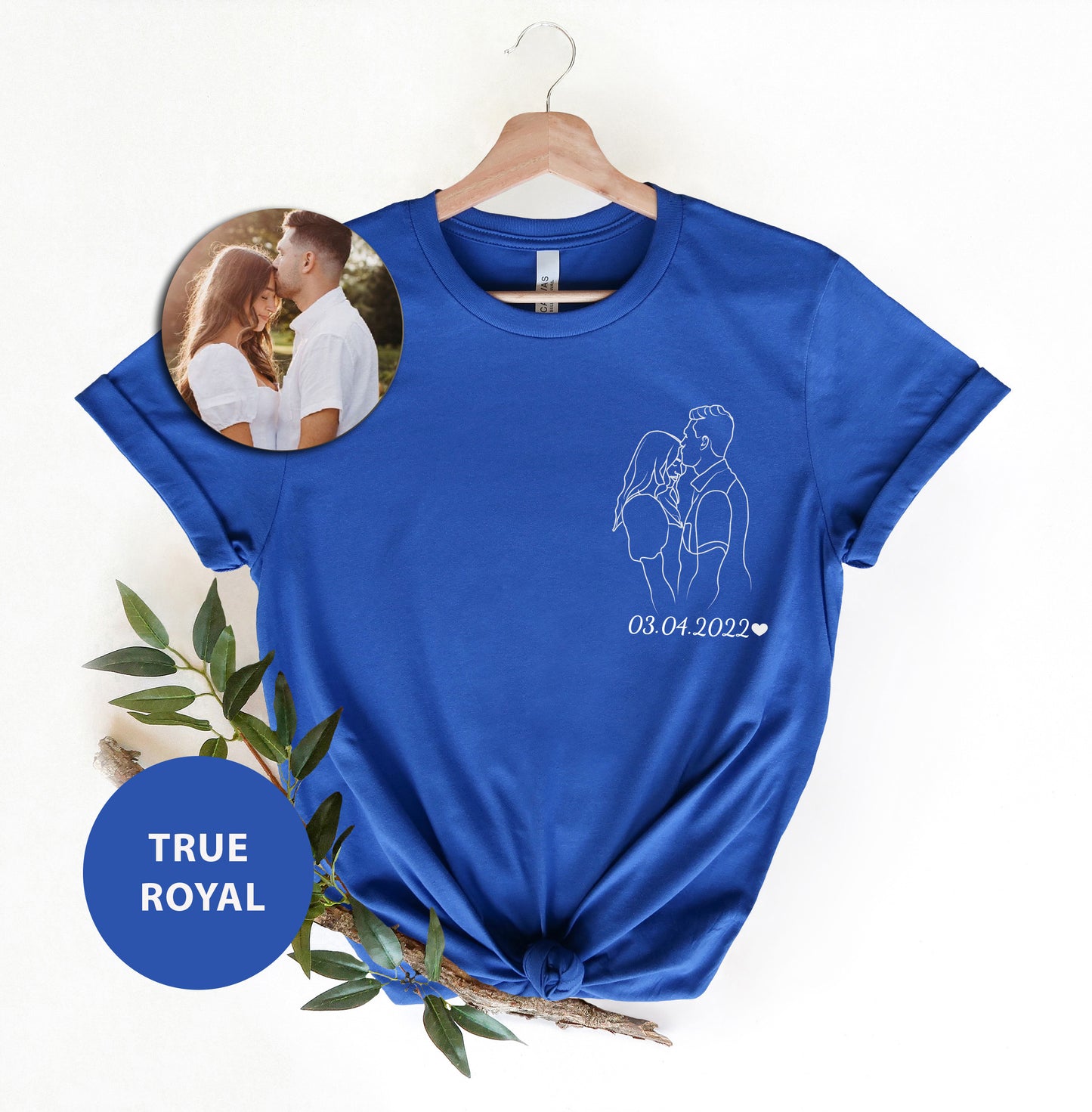 a blue t - shirt with a picture of a couple on it