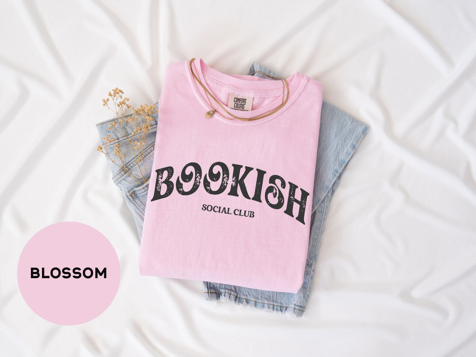 a pink shirt that says bookish on it