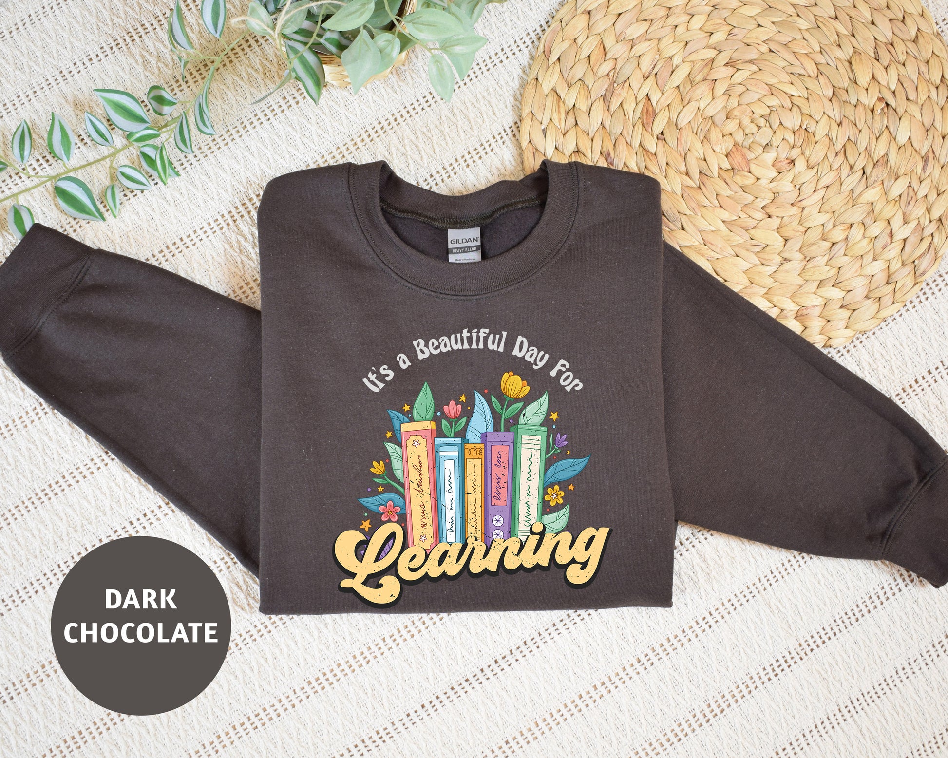 a t - shirt that says, it's a beautiful day for learning with