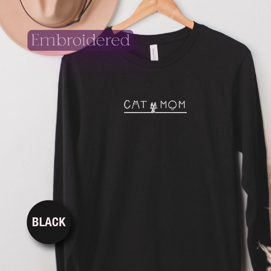 a t - shirt with the word cat mom printed on it
