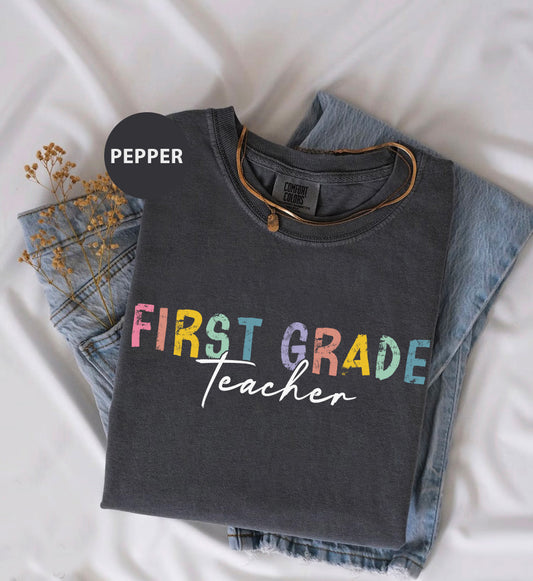 a shirt that says first grade teacher on it