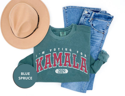 a pair of blue jeans, a hat, and a t - shirt