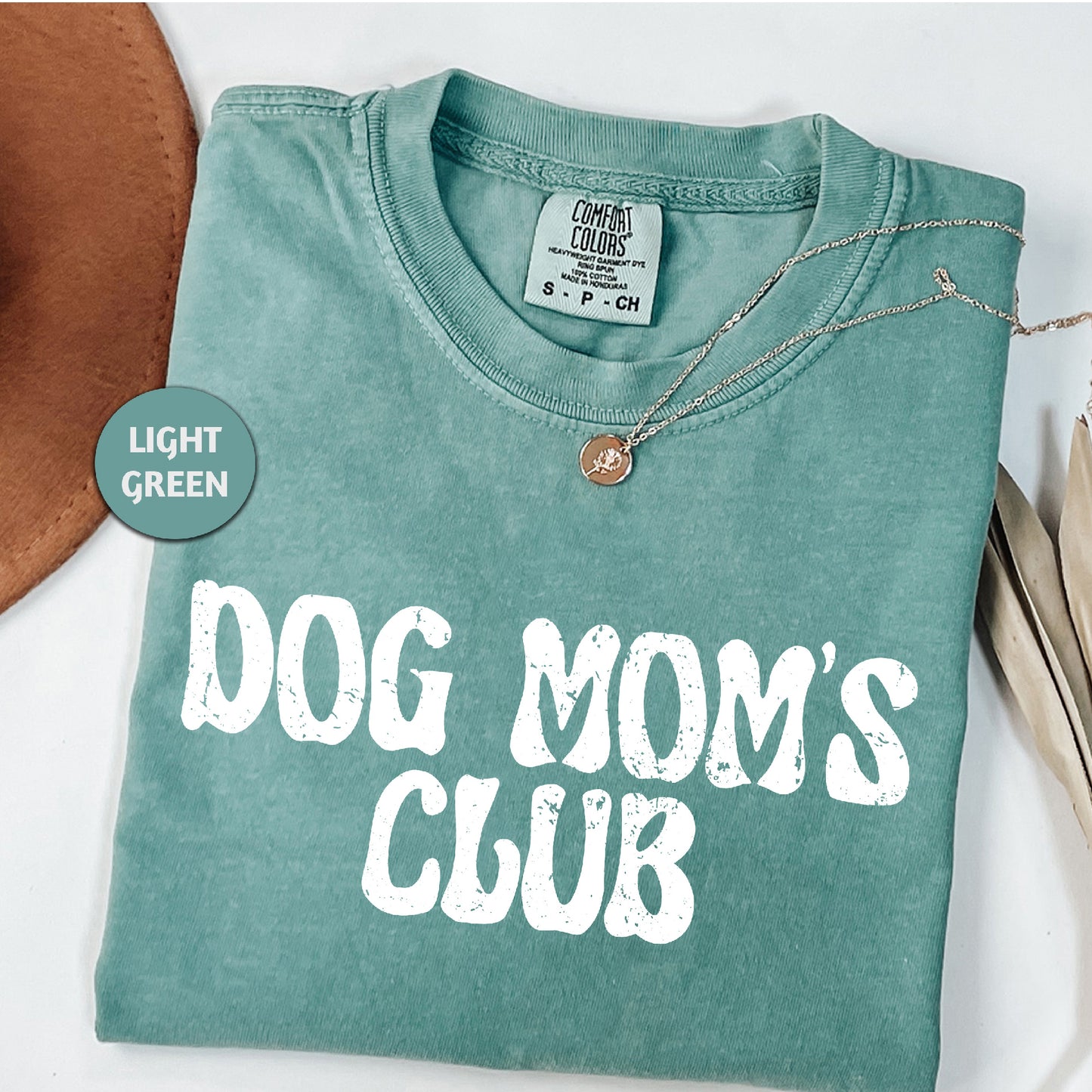 a t - shirt that says dog mom's club on it