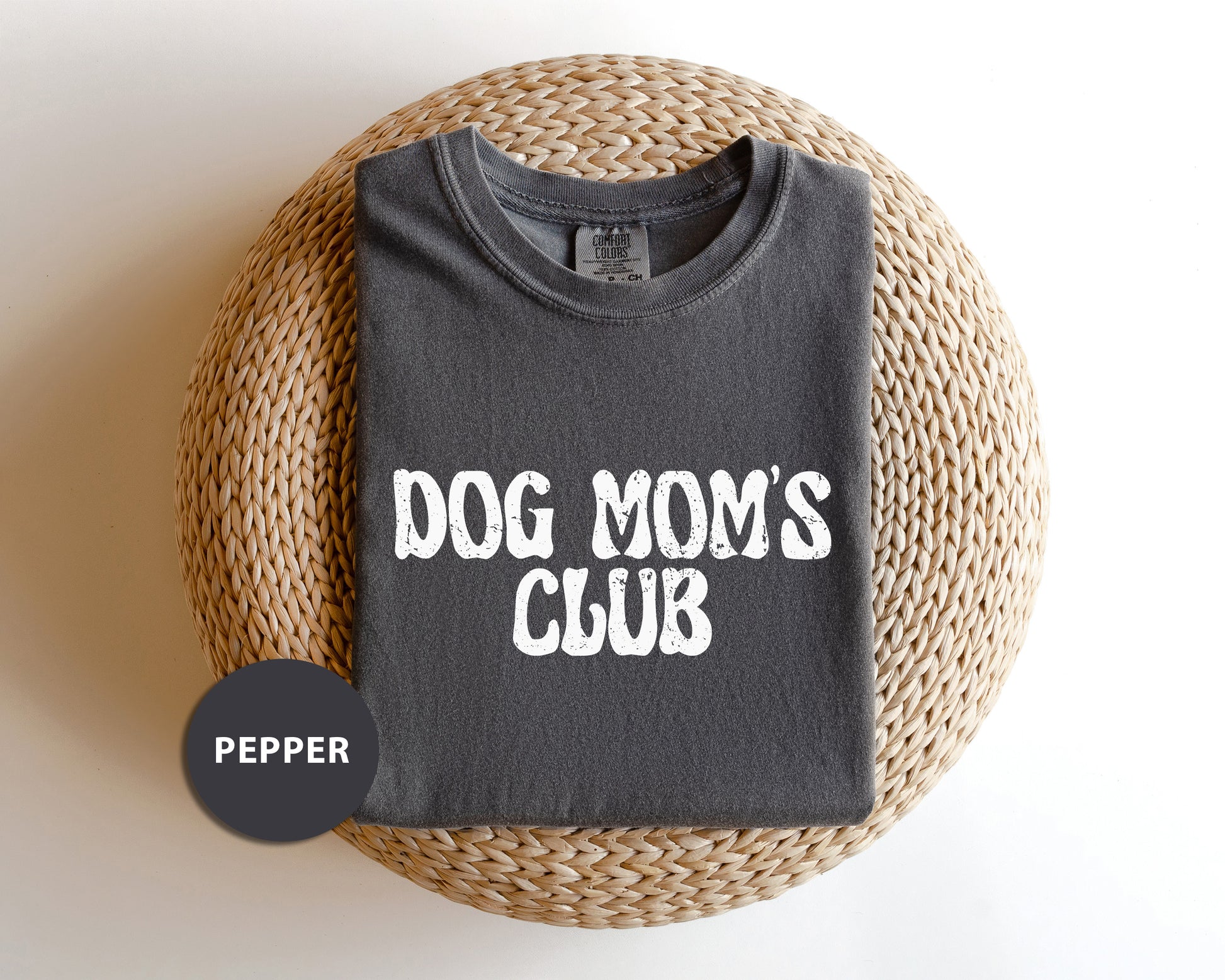 a t - shirt that says dog mom's club on it