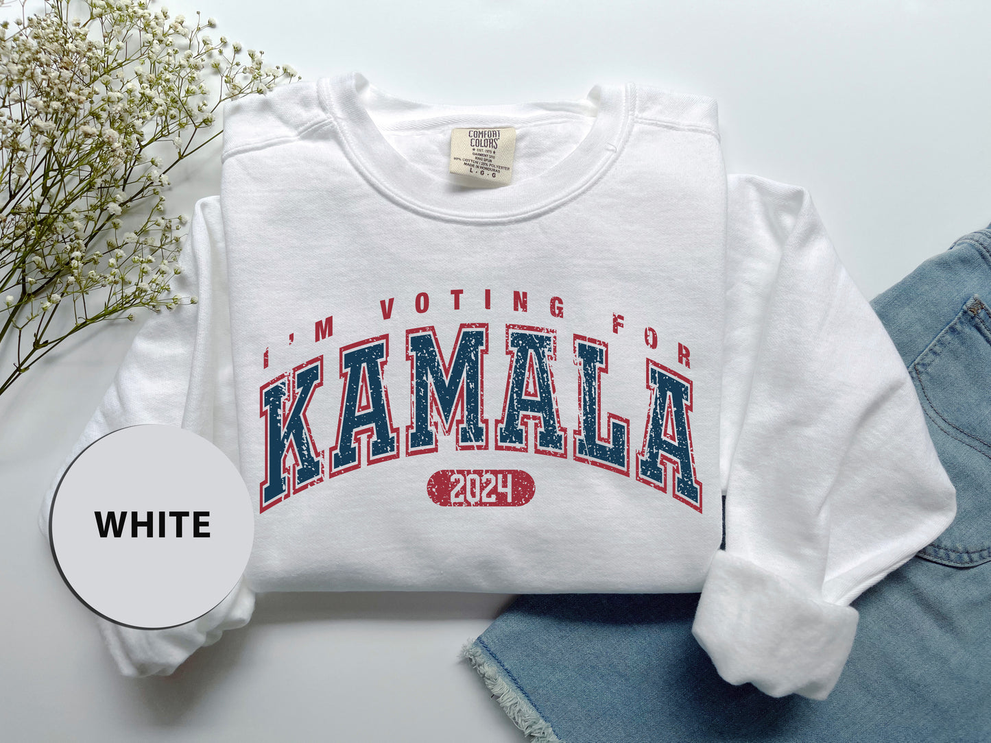 a white sweatshirt with the words i'm voting for kalamalia on it