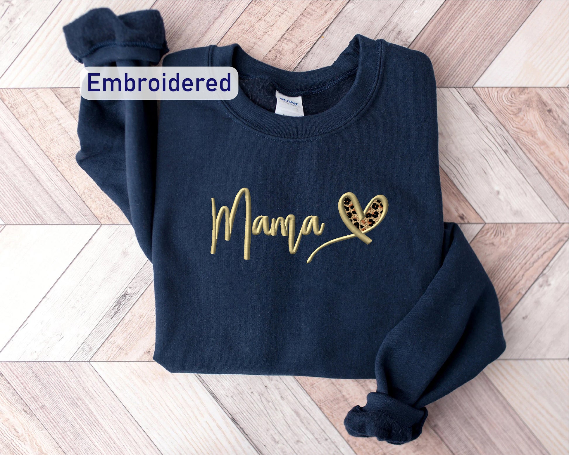 a sweater with a heart and the word mama on it