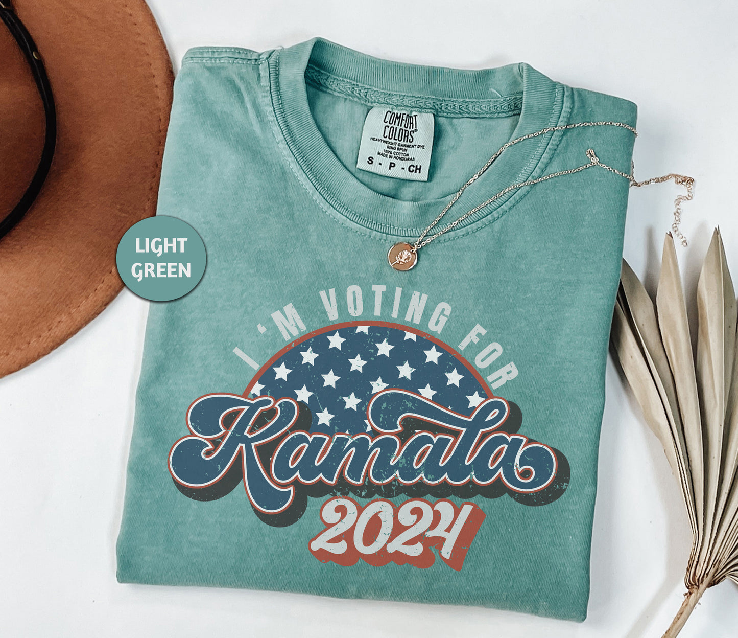 a t - shirt with the words i'm voting for kansas on it