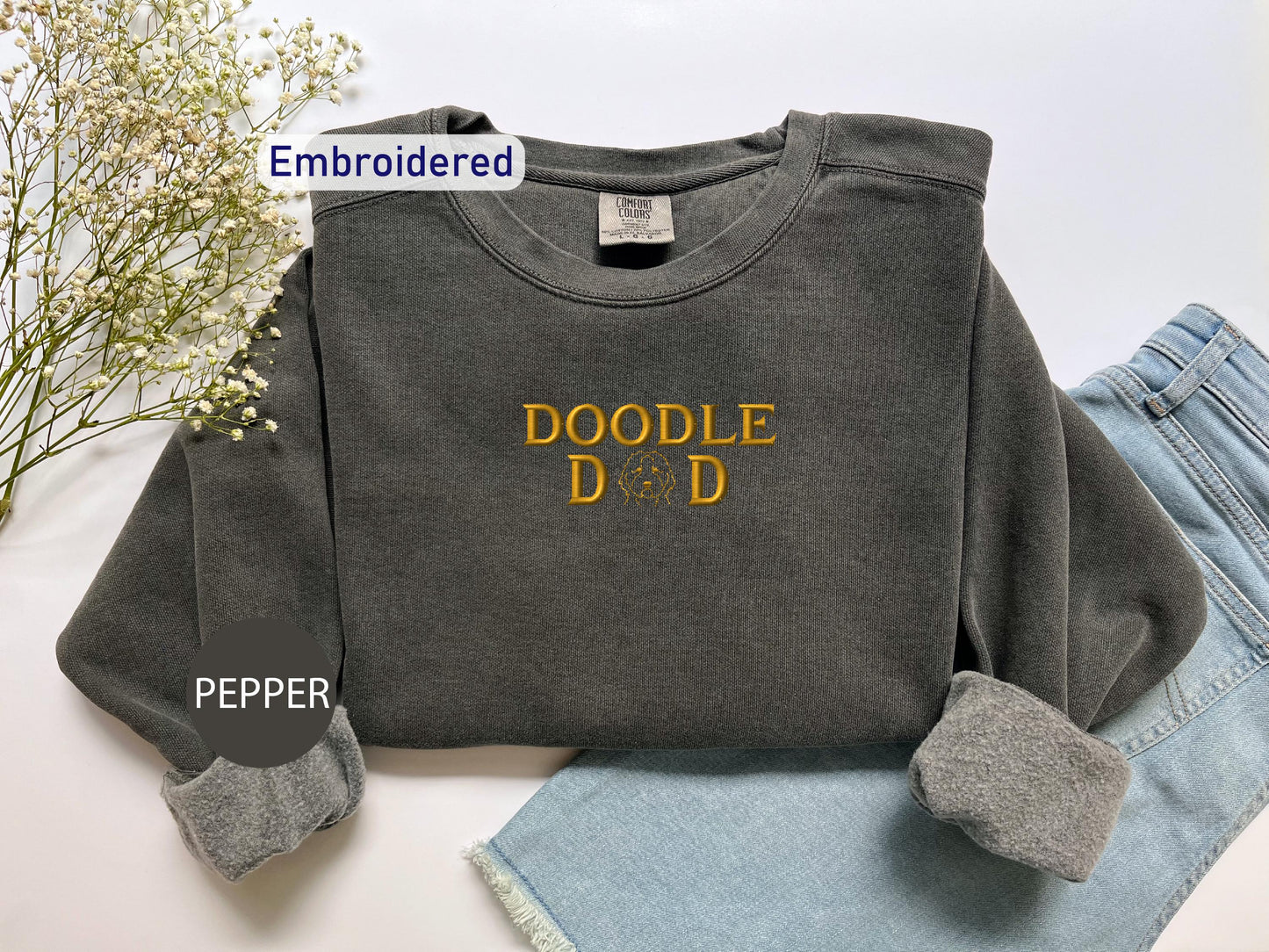 a pair of jeans and a sweatshirt with the words doodle dad on it