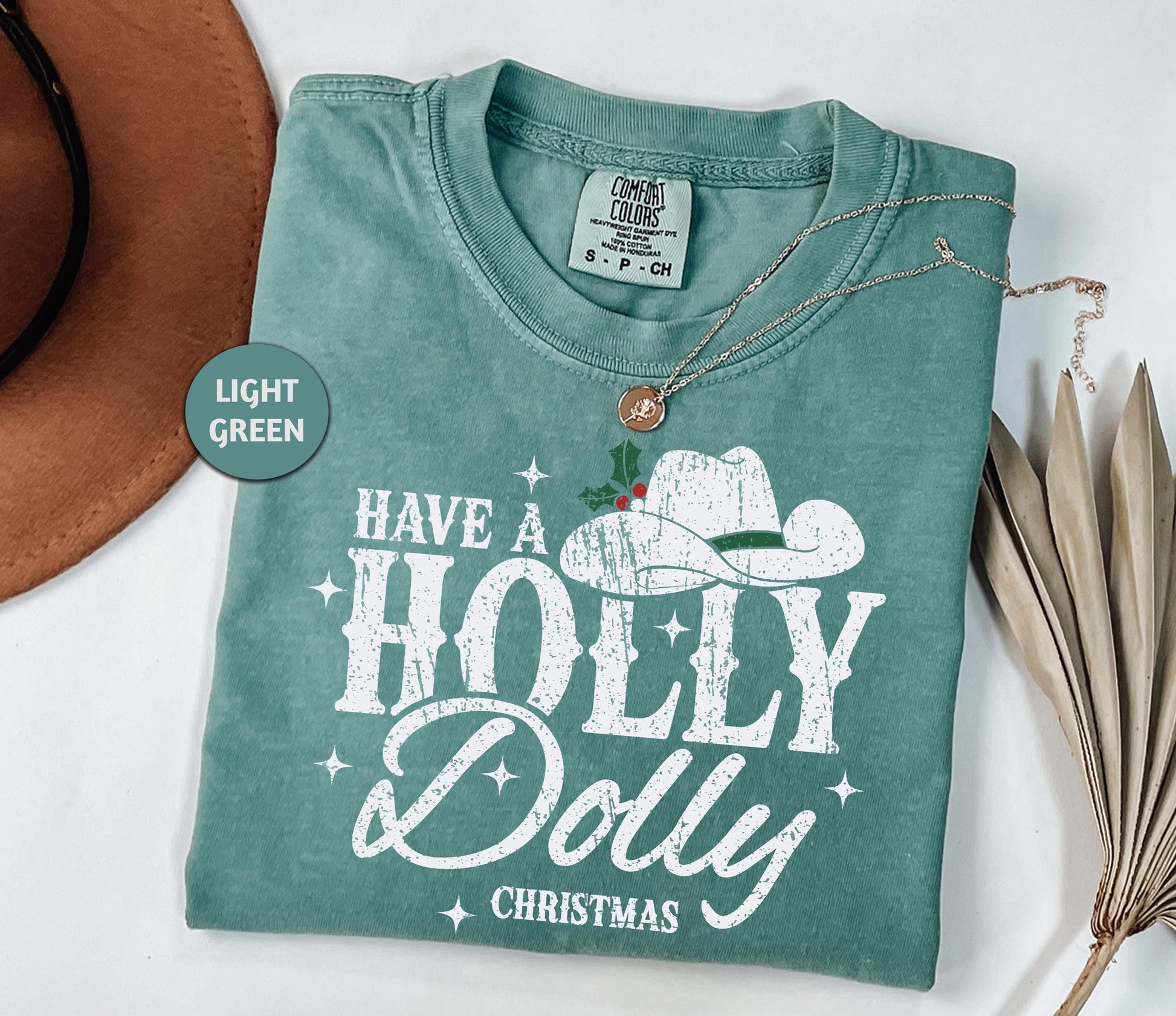 a t - shirt that says have a holly dolly on it