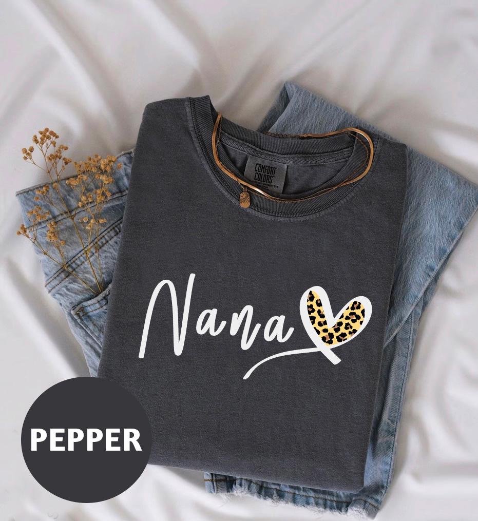 a t - shirt that says mama with a leopard print on it