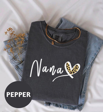 a t - shirt that says mama with a leopard print on it