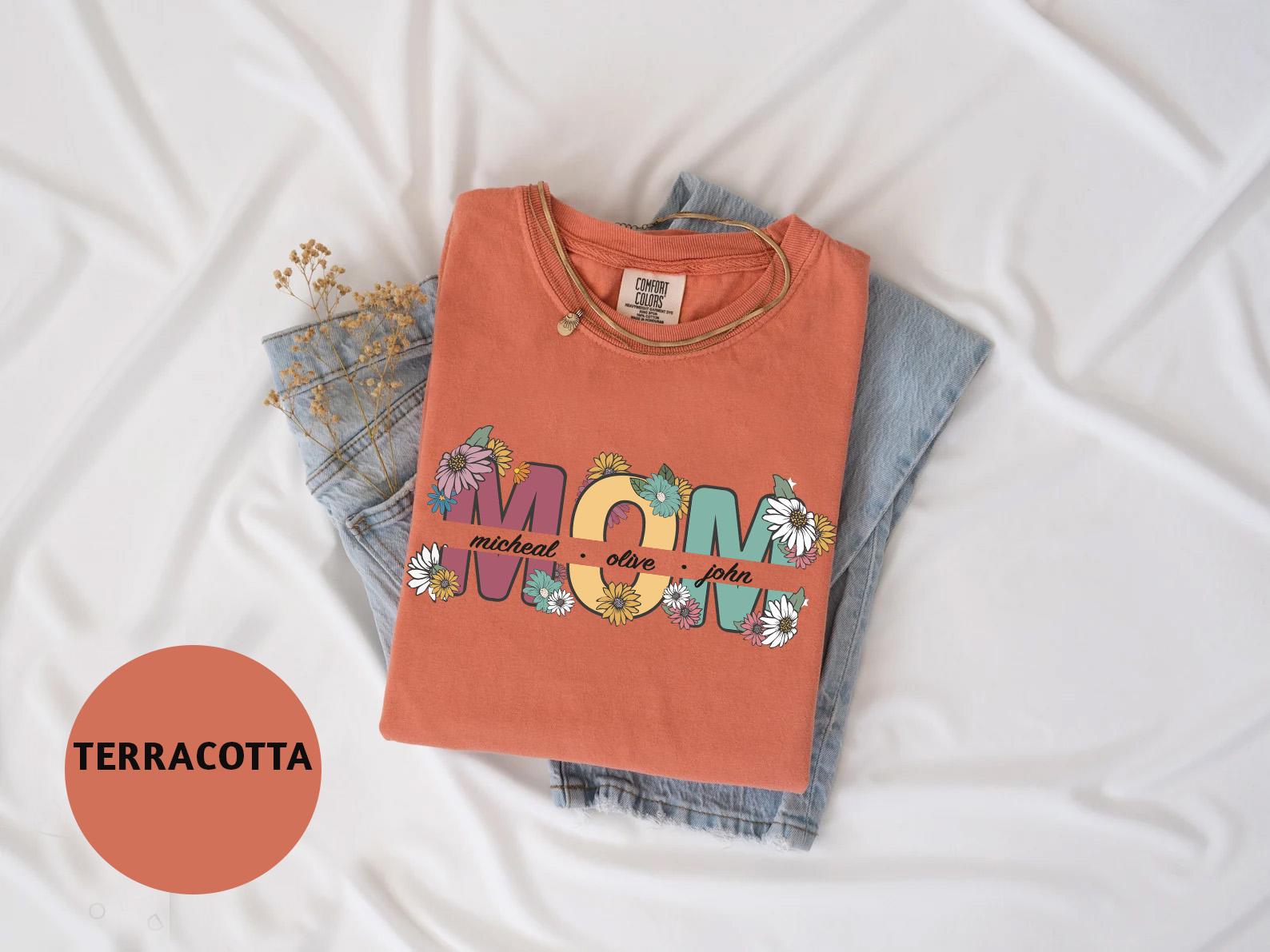 a t - shirt with the word mom written on it