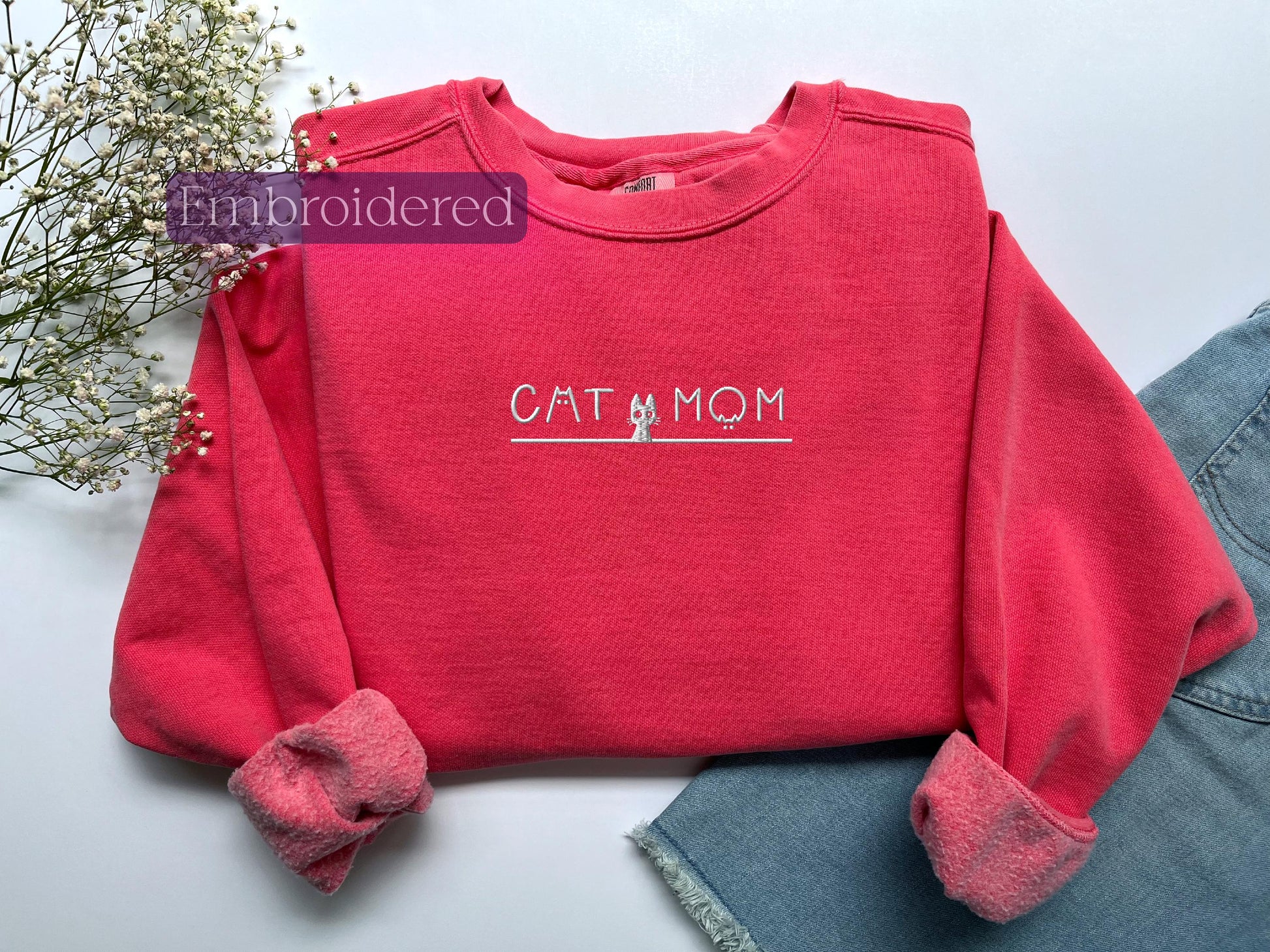 a red shirt with the word cat mom on it